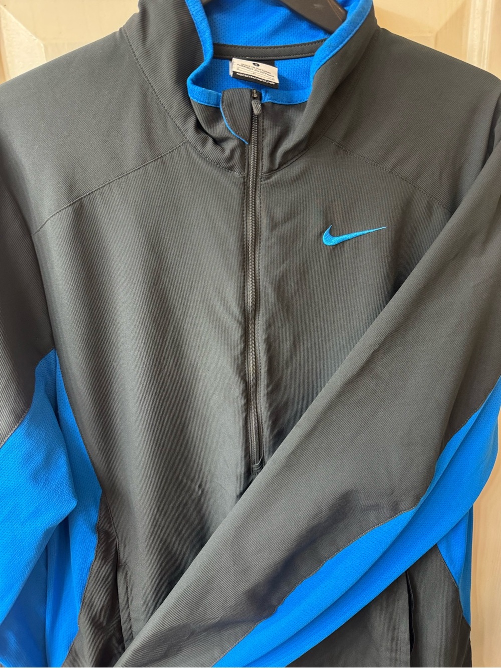 Nike Men's Black Jacket with Bright Blue Accents